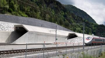 Vista de la entrada del nuevo túnel ferroviario de base de San Gotardo