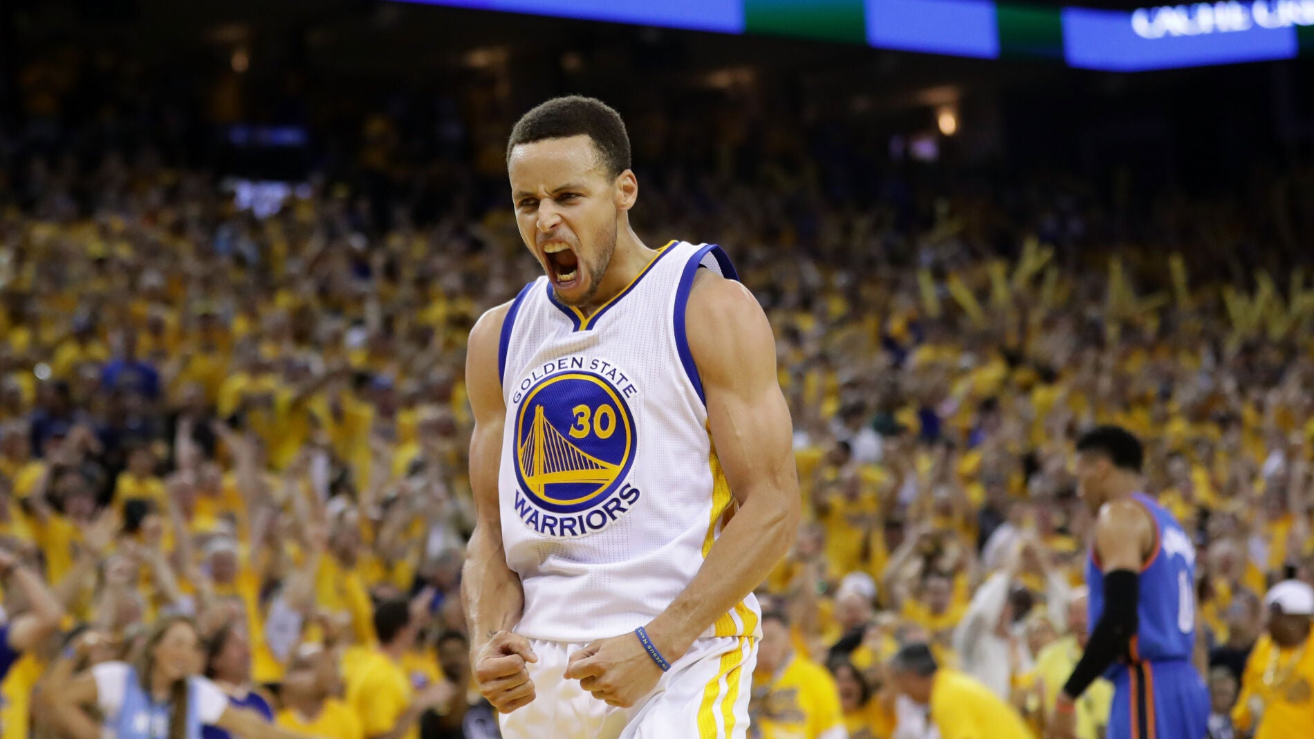Stephen Curry celebra el triunfo de los Warriors