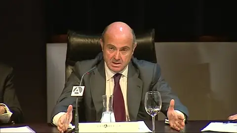 Frame 0.963626 de: El déficit público baja tres décimas en el mes de marzo Frame 0.963626 de: El déficit público baja tres décimas en el mes de marzo