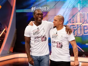 Roberto Carlos "rompe a llorar" al hablar de su amigo Seedorf Roberto Carlos "rompe a llorar" al hablar de su amigo Seedorf