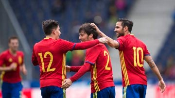 Los jugadores de España celebran el golazo de Silva ante Corea del Sur