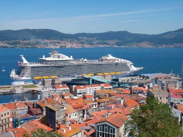 Harmony of the Seas en su escala en Vigo