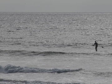 Un surfista