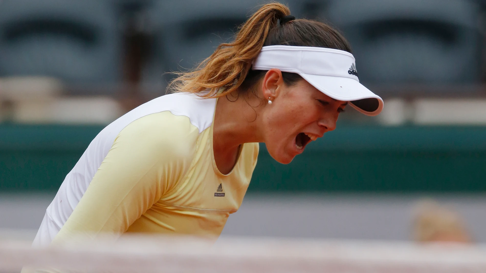 Garbiñe Muguruza celebra su última victoria en Roland Garros Garbiñe Muguruza celebra su última victoria en Roland Garros