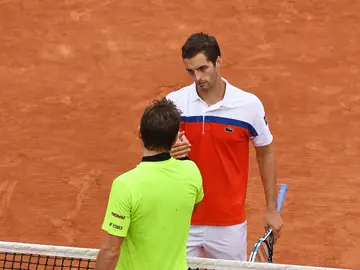 Wawrinka saluda a Albert Ramos después de su partido en Roland Garros Wawrinka saluda a Albert Ramos después de su partido en Roland Garros