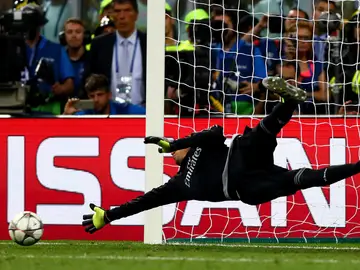 Keylor Navas durante los penaltis en la final de Champions Total Keylor Navas durante los penaltis en la final de Champions Total