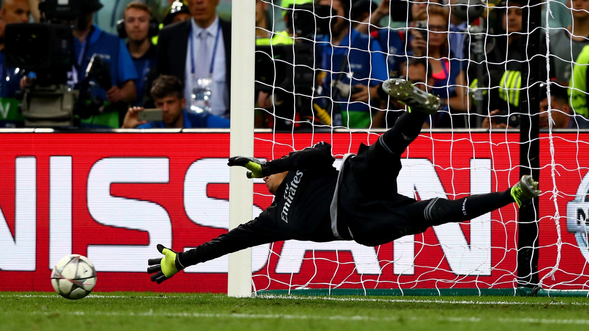 Keylor Navas durante los penaltis en la final de Champions Total