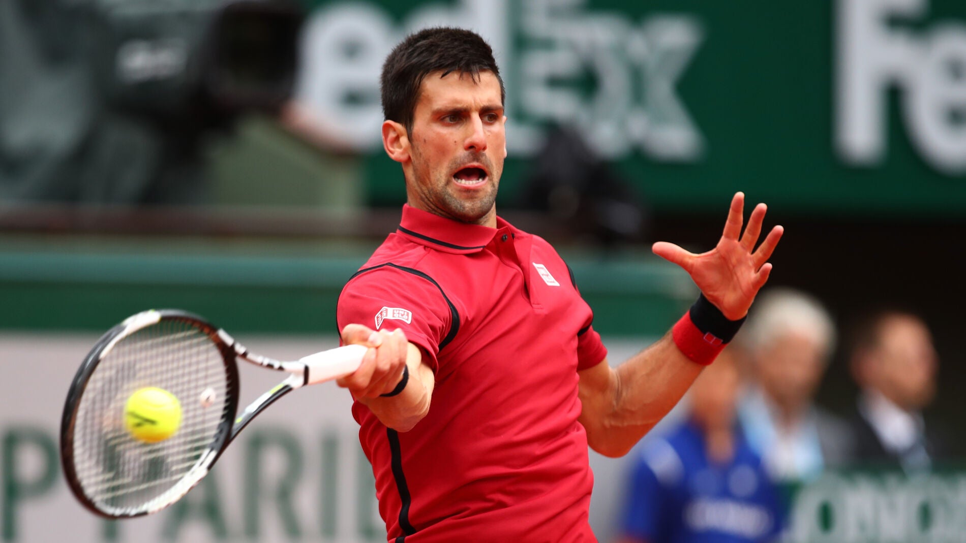 Djokovic golpenado una pelota durante el partido