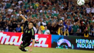 Chicharito da la victoria a México ante una Chile sin puntería