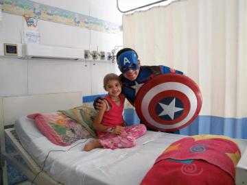 Sergio Gallegos, oncólogo que se disfraza de superhéroe