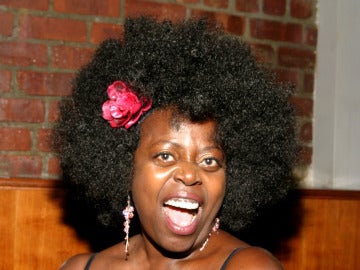Una mujer con el pelo 'afro'