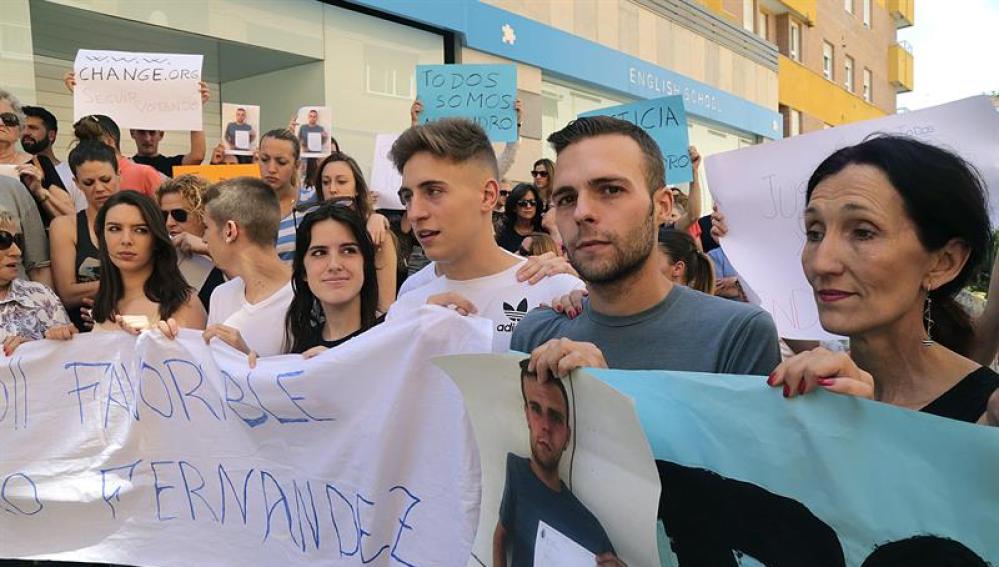 Alejandro Fernández y sus familiares reclaman el indulto para evitar la cárcel