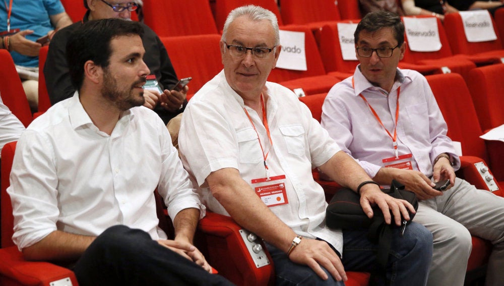 Alberto Garzón junto a Cayo Lara