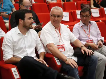 Alberto Garzón junto a Cayo Lara Alberto Garzón junto a Cayo Lara