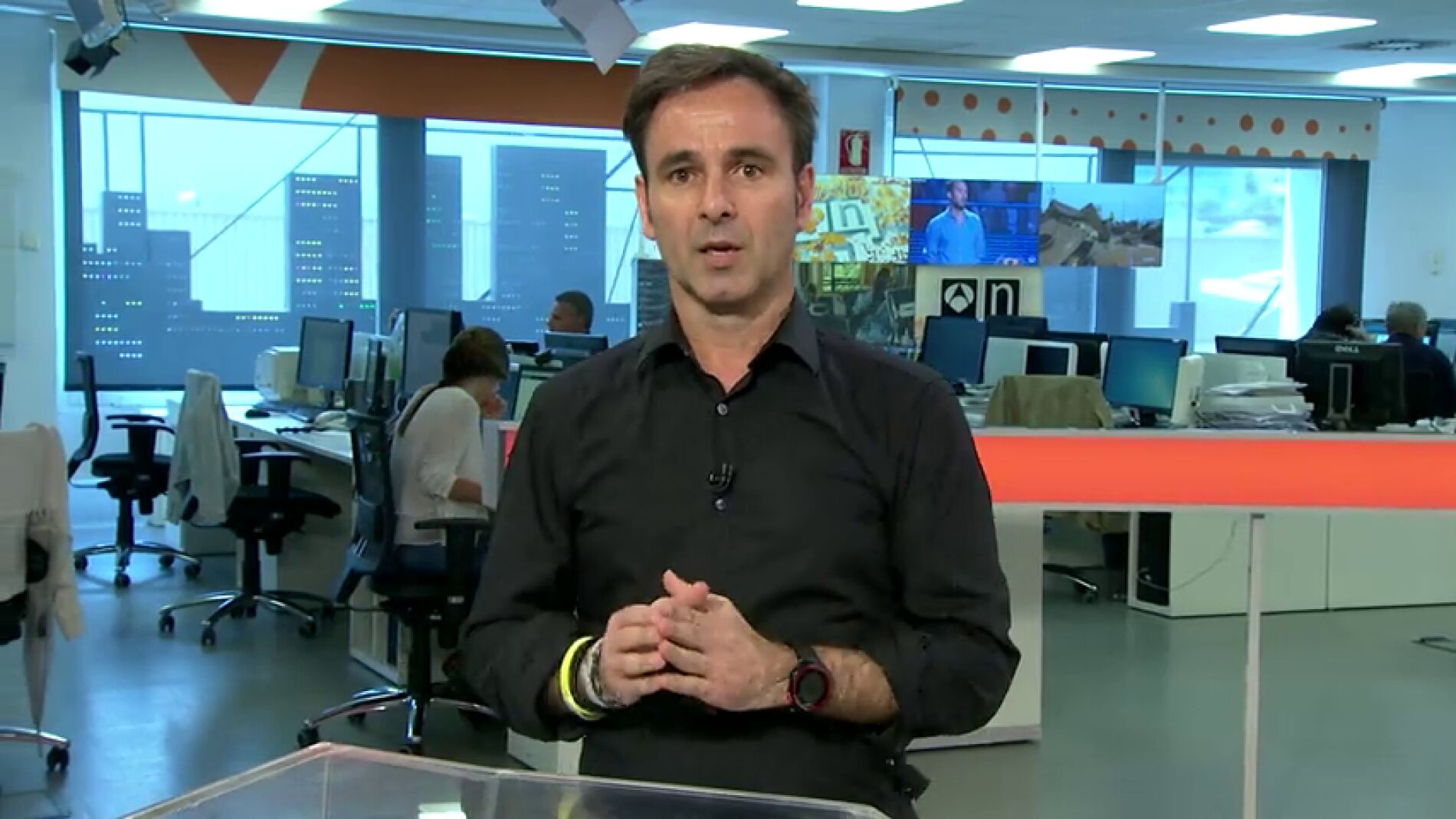 Frame 58.777947 de: Mirando el bolsillo