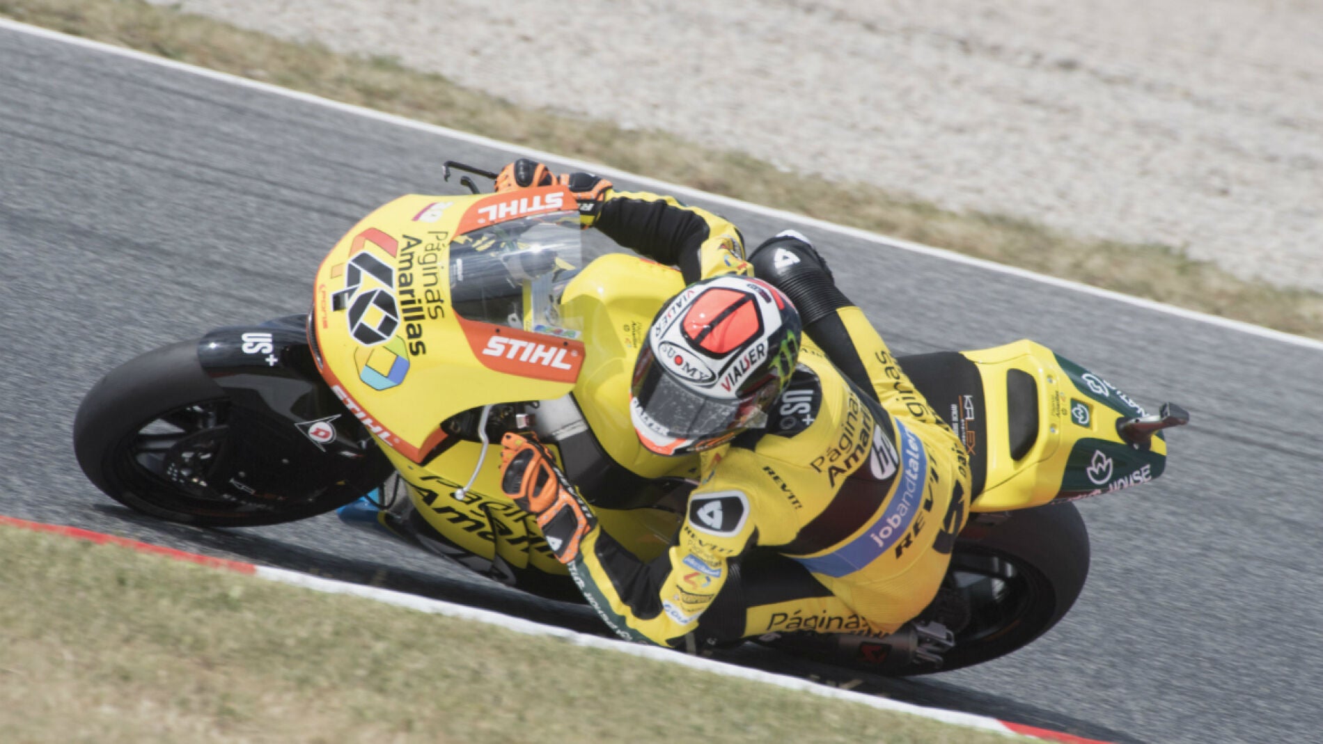 Alex Rins rueda en Catalu&ntilde;a