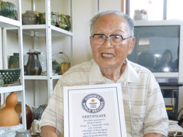 Shigemi Hirata, persona más mayor del mundo en conseguir un título universitario