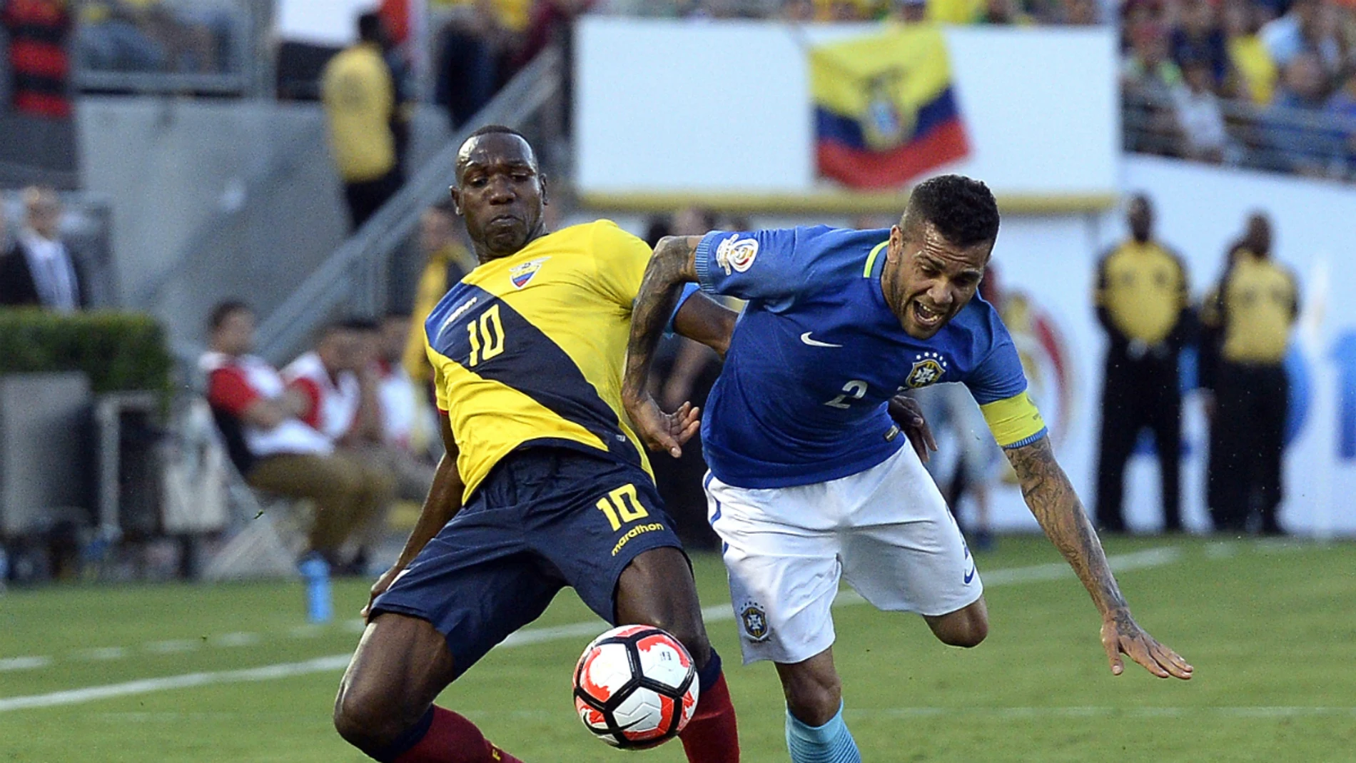 Alves pelea con Ayovi Alves pelea con Ayovi