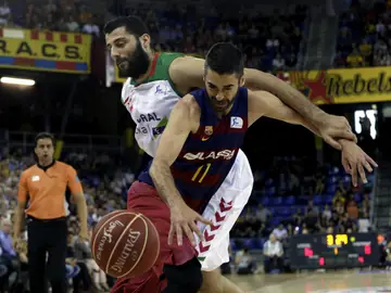 Navarro puja con Bourousis Navarro puja con Bourousis