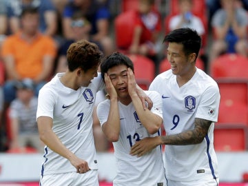 Corea del Sur celebra un gol