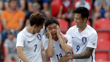 Corea del Sur celebra un gol