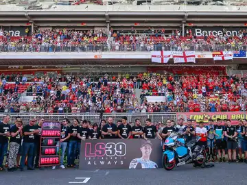 Minuto de silencio en memoria de Luis Salom antes de comenzar el GP de Cataluña Minuto de silencio en memoria de Luis Salom antes de comenzar el GP de Cataluña