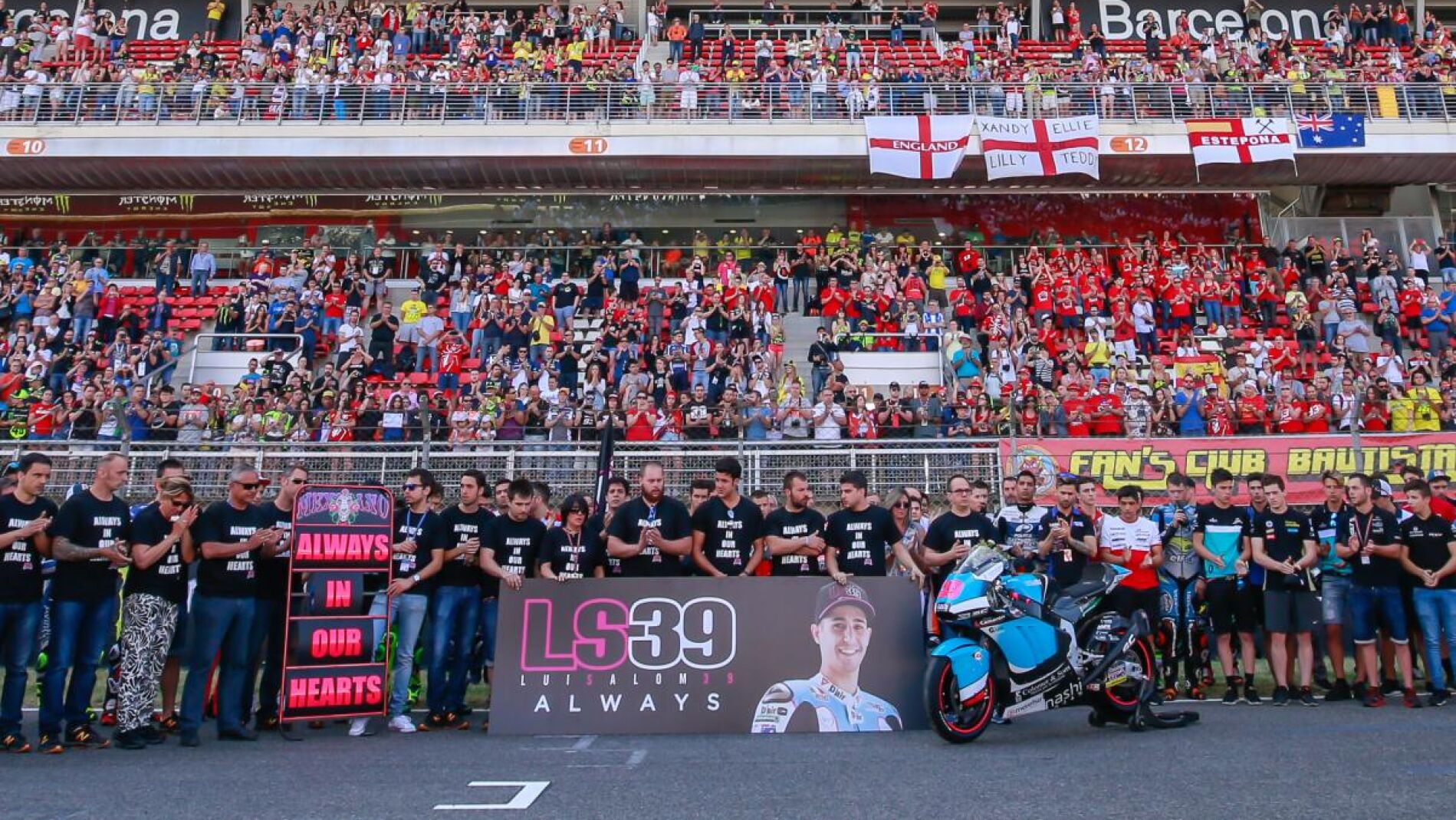 Minuto de silencio en memoria de Luis Salom antes de comenzar el GP de Catalu&ntilde;a