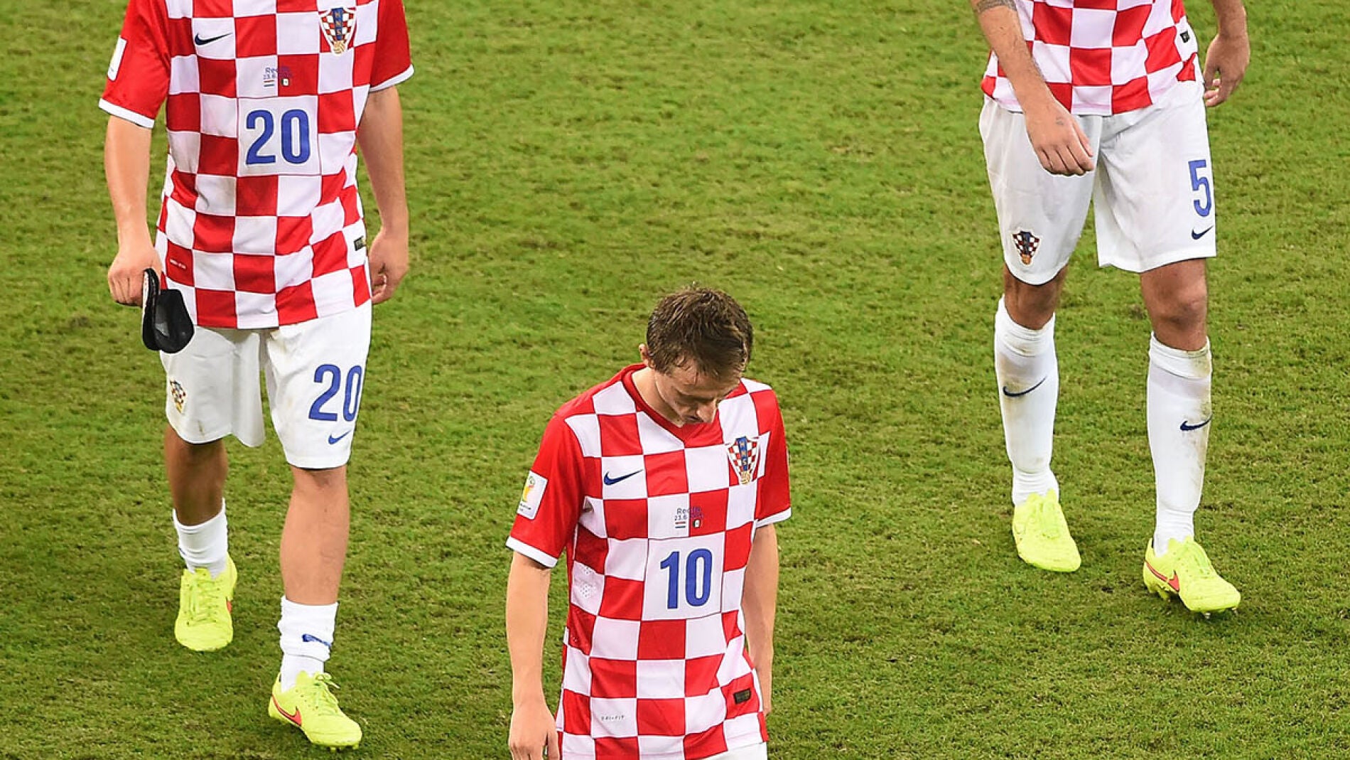 Luka Modric, Mateo Kovacic y Vedran Corluka despu&eacute;s del encuentro con Croacia