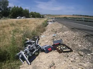 Restos del accidente de autocar que tuvo lugar en Córdoba. Restos del accidente de autocar que tuvo lugar en Córdoba.