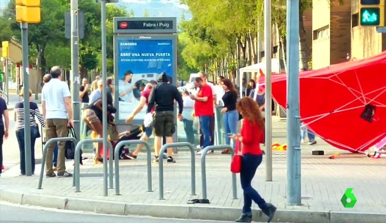 El momento de la agresión en Barcelona El momento de la agresión en Barcelona