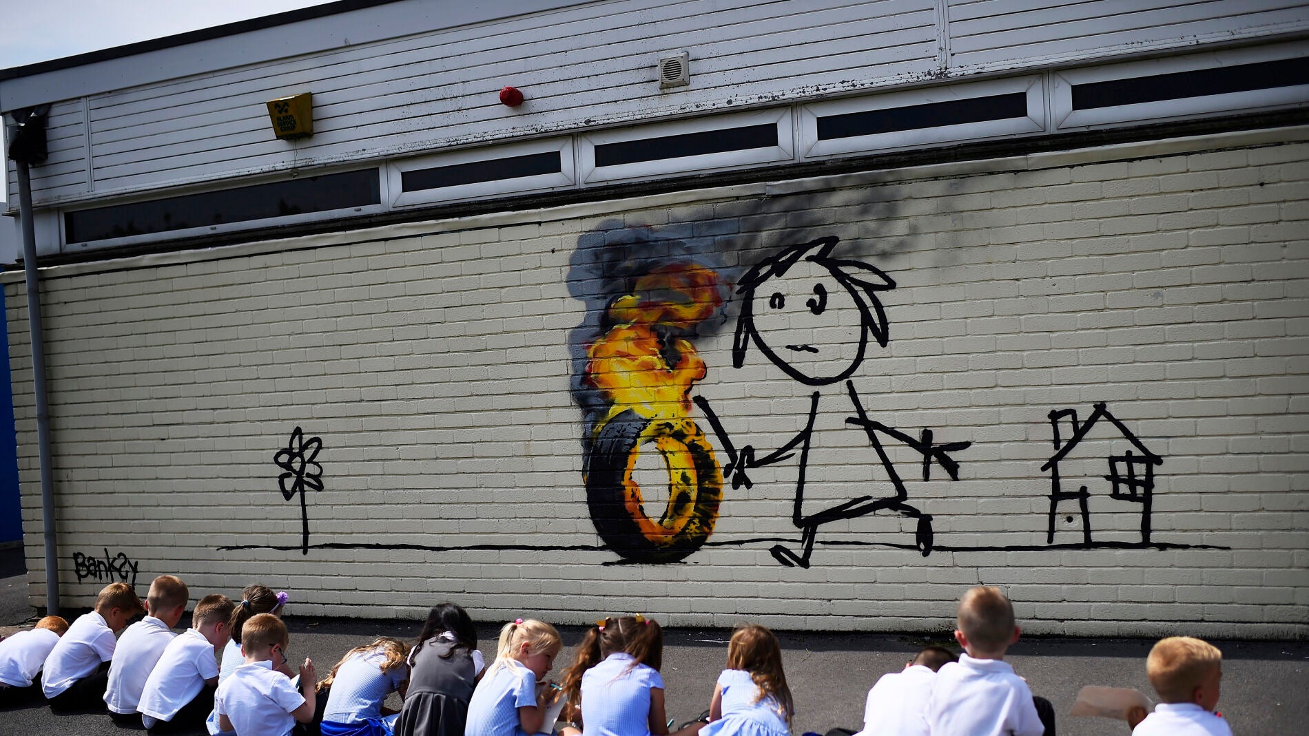El mural que Banksy ha regalado a los alumnos
