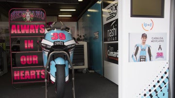 La moto de Luis Salom, en su garaje