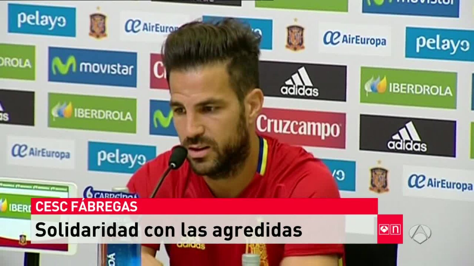 Del Bosque y Fábregas, en contra de los actos de violencia en Barcelona: 