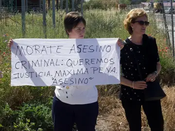 La madre y hermana de Laura del Hoyo, asesinada por Morate. La madre y hermana de Laura del Hoyo, asesinada por Morate.
