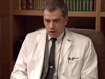 El colectivo médico da la espalda al doctor Martos El colectivo médico da la espalda al doctor Martos