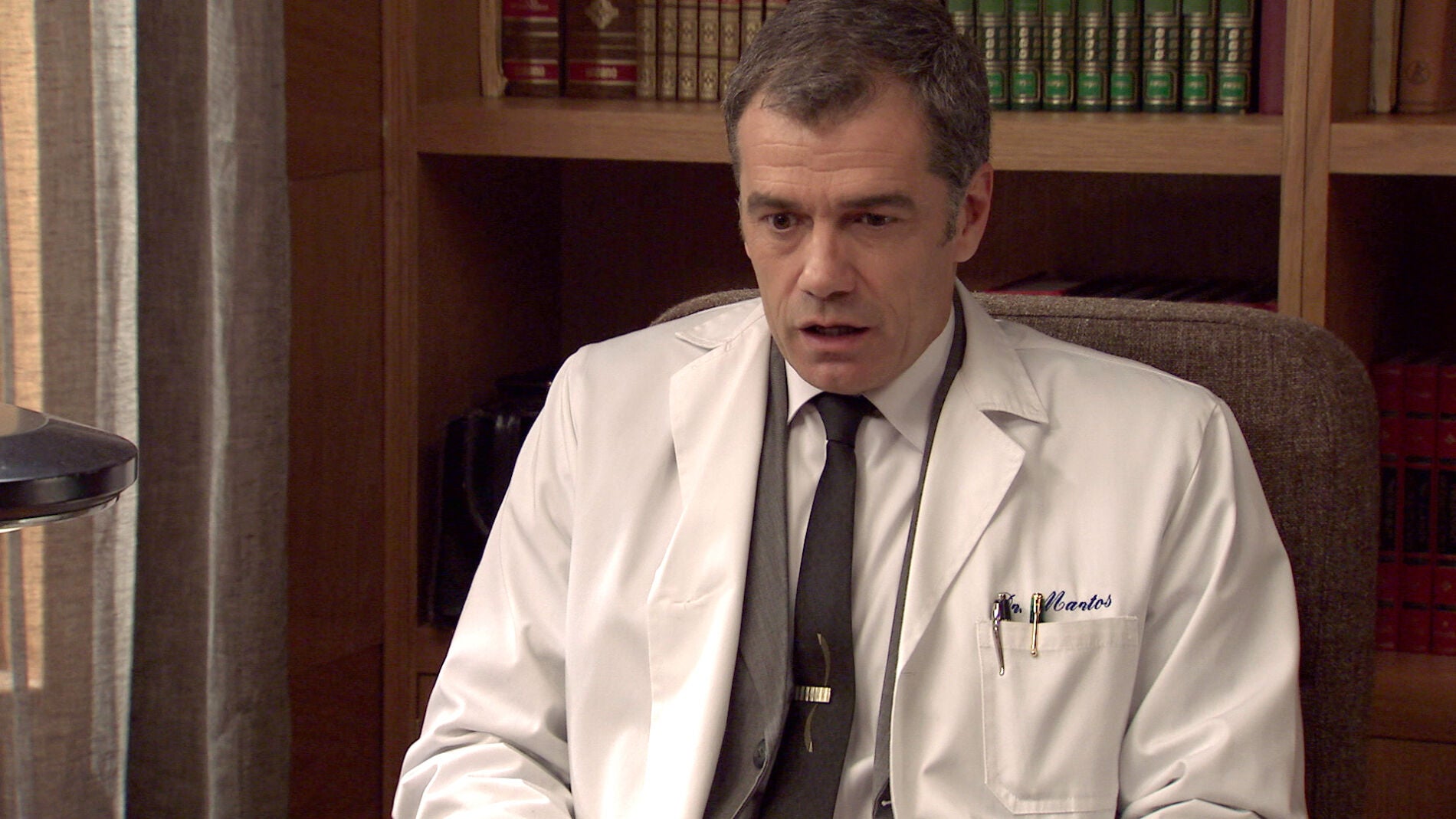 El colectivo m&eacute;dico da la espalda al doctor Martos