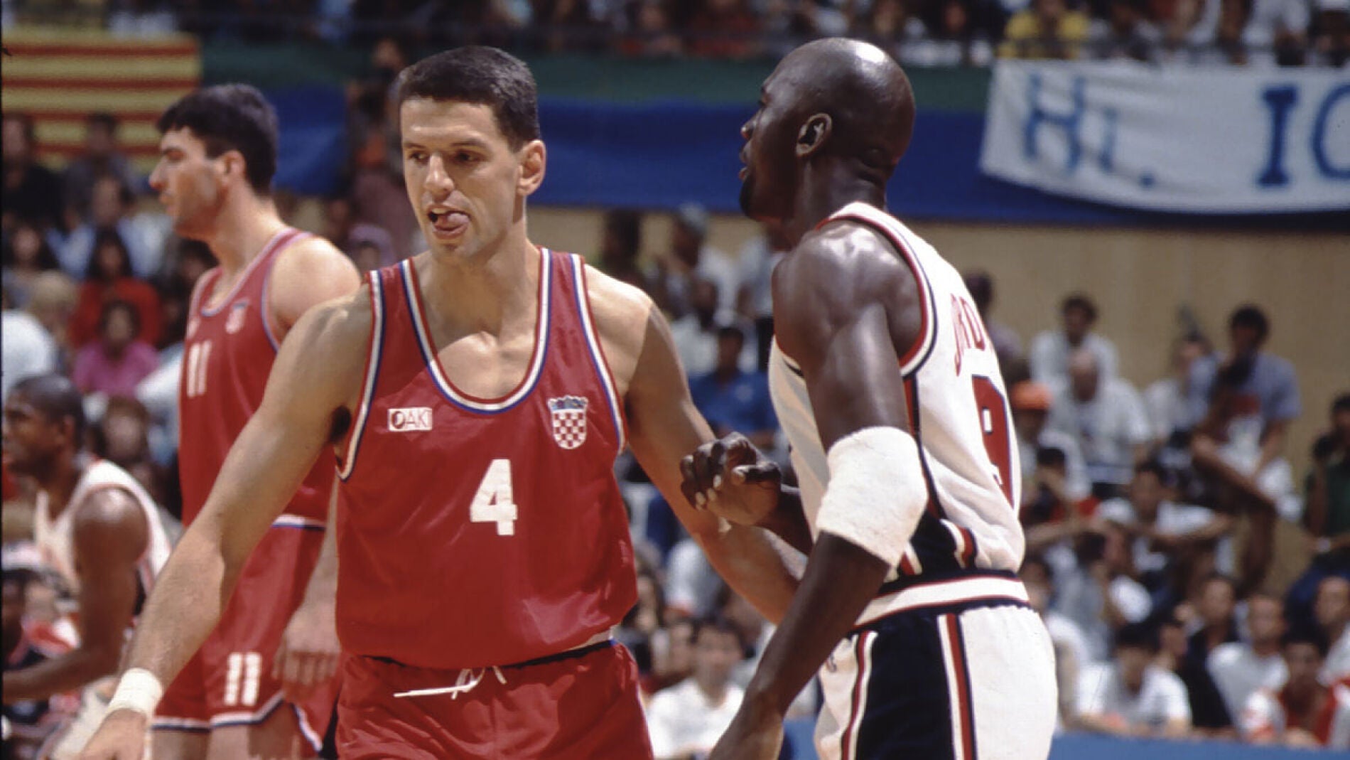 Drazen Petrovic, junto a Michael Jordan