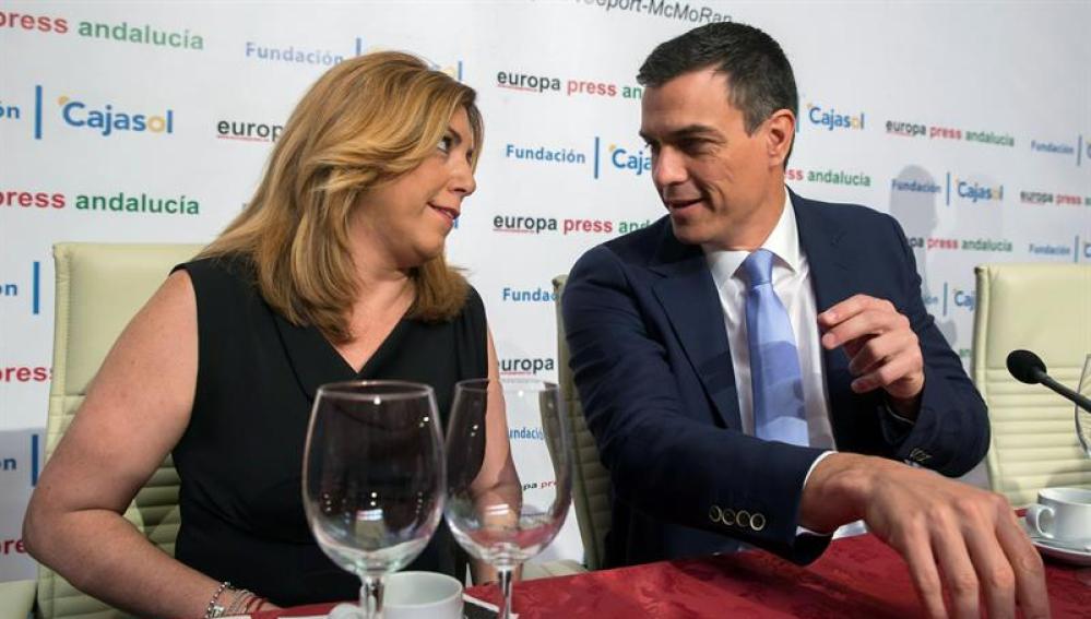 Pedro Sánchez y Susana Díaz en un desayuno informativo.