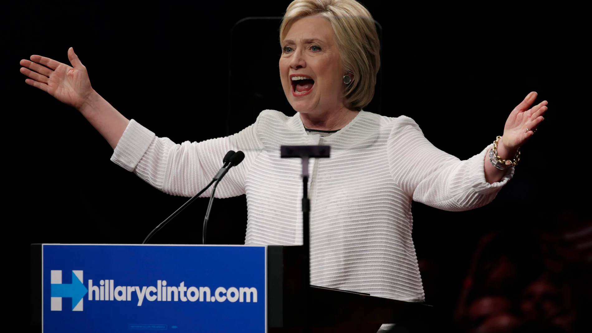 Hillary Clinton pronuncia un discurso ante seguidores al final de la Noche de elecciones primarias en Brooklyn, Nueva York (EEUU). Hillary Clinton pronuncia un discurso ante seguidores al final de la Noche de elecciones primarias en Brooklyn, Nueva York (EEUU).
