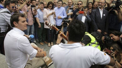 Rivera acusa a Iglesias de acudir al debate con un pacto de no agresión al PP