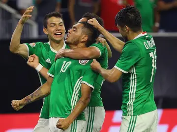 Los jugadores de México celebran el gol de Corona Los jugadores de México celebran el gol de Corona