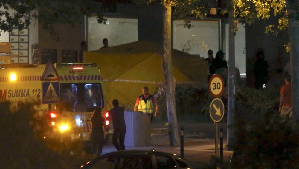 Servicios sanitarios preparados para atender al policía atrincherado en Alcobendas