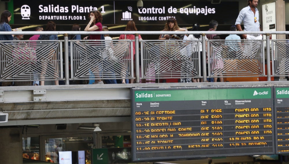 Panel informativo en la estación de Atocha