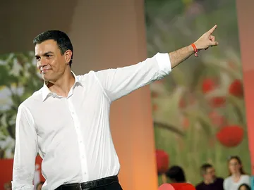 Pedro Sánchez durante un mitin en Oviedo Pedro Sánchez durante un mitin en Oviedo