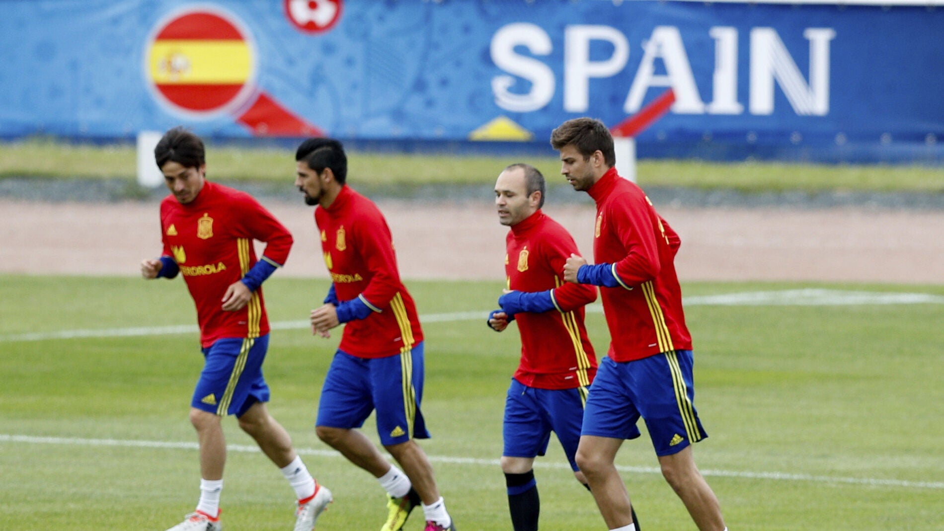 Suave entrenamiento de los titulares de Espa&ntilde;a