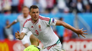 Adam Szalai celebra su gol ante Austria
