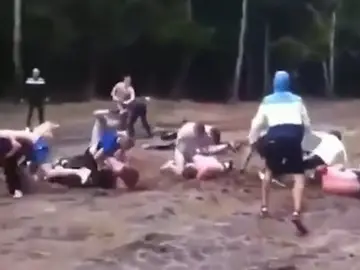 Hooligans rusos entrenan las peleas antes de la Eurocopa Hooligans rusos entrenan las peleas antes de la Eurocopa