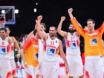 La Selección de España de Baloncesto festeja uno de sus triunfos La Selección de España de Baloncesto festeja uno de sus triunfos