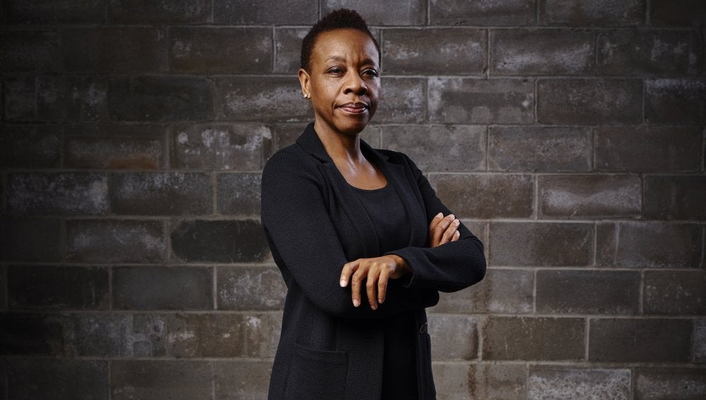 Marianne Jean-Baptiste es Bethany Mayfair