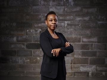 Marianne Jean-Baptiste es Bethany Mayfair